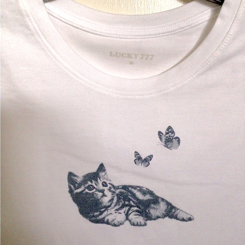 Lucky 777 Cat Print Short Sleeve Tee - Picture 3 of 3